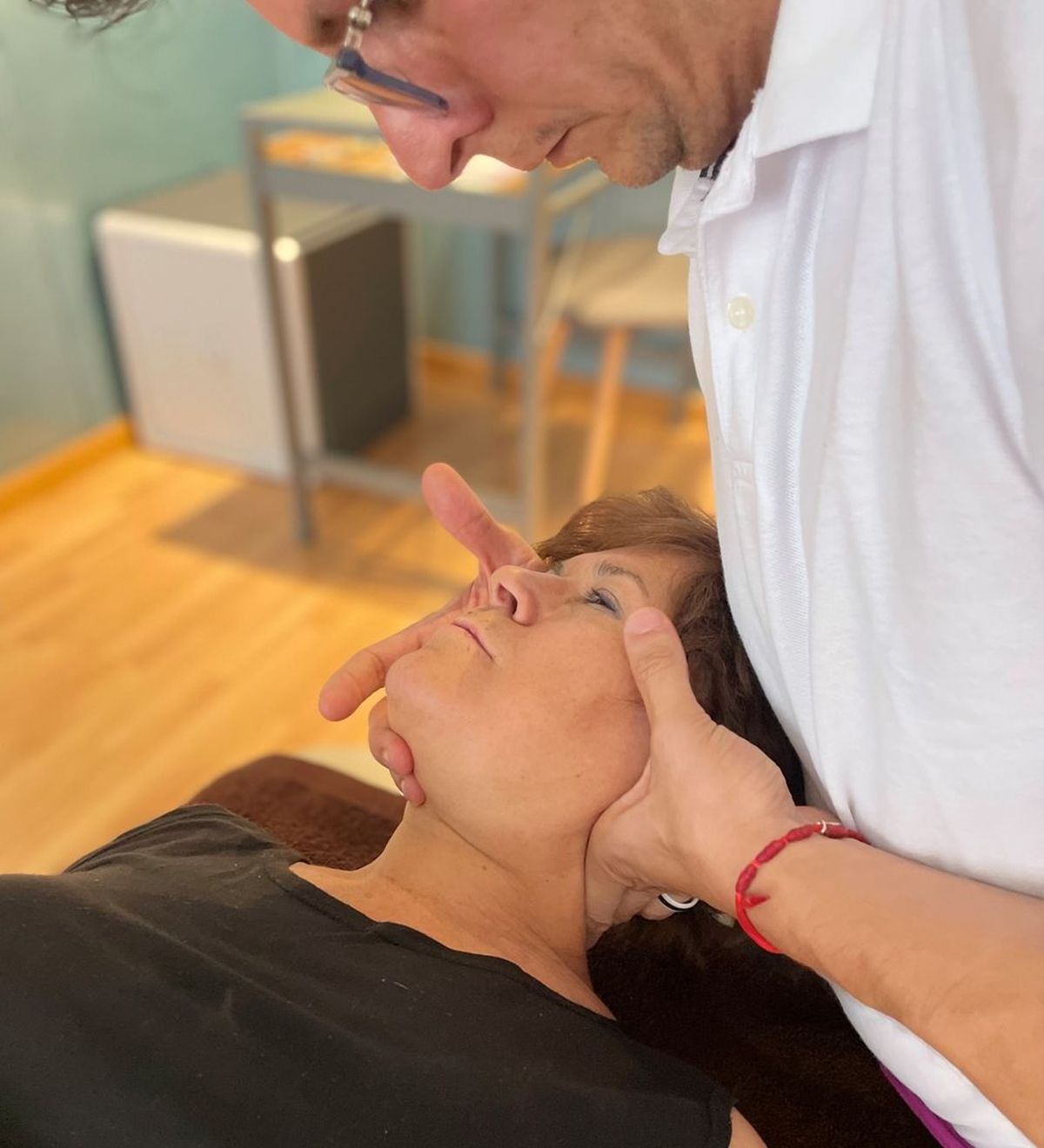 De la investigación al alivio: explorando la evidencia del tratamiento osteopático para el dolor cervical